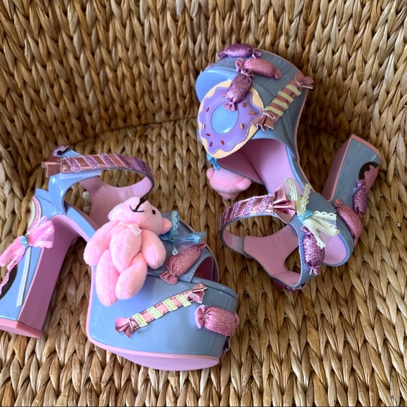 New Sugar Thrillz Beary Sweet Platform Sandals - Picture 5 of 6